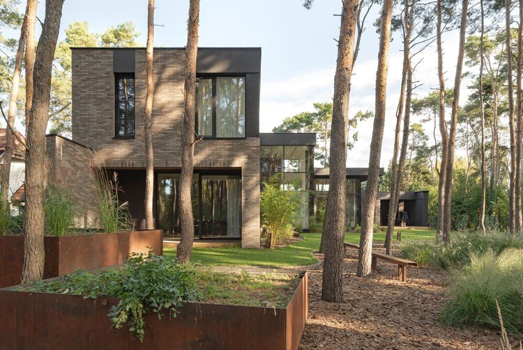 树影间的建筑诗学：Wrzeszcz Architekci与mode:lina的波兰住宅实践解构-灵感屋